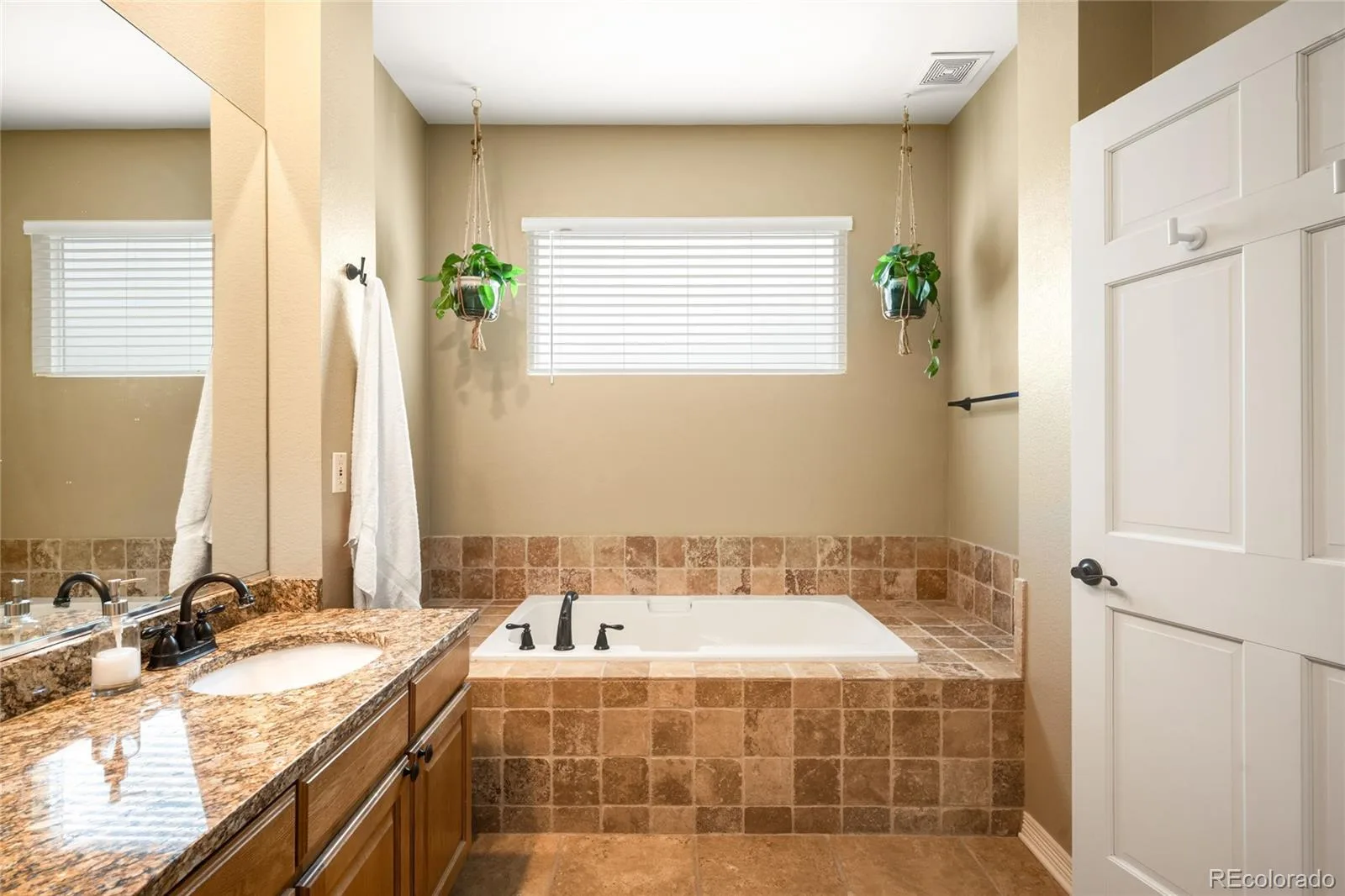 10268 Rowlock Way Parker CO 80134 | MLS #REC4499082 08272026023859 1600 18