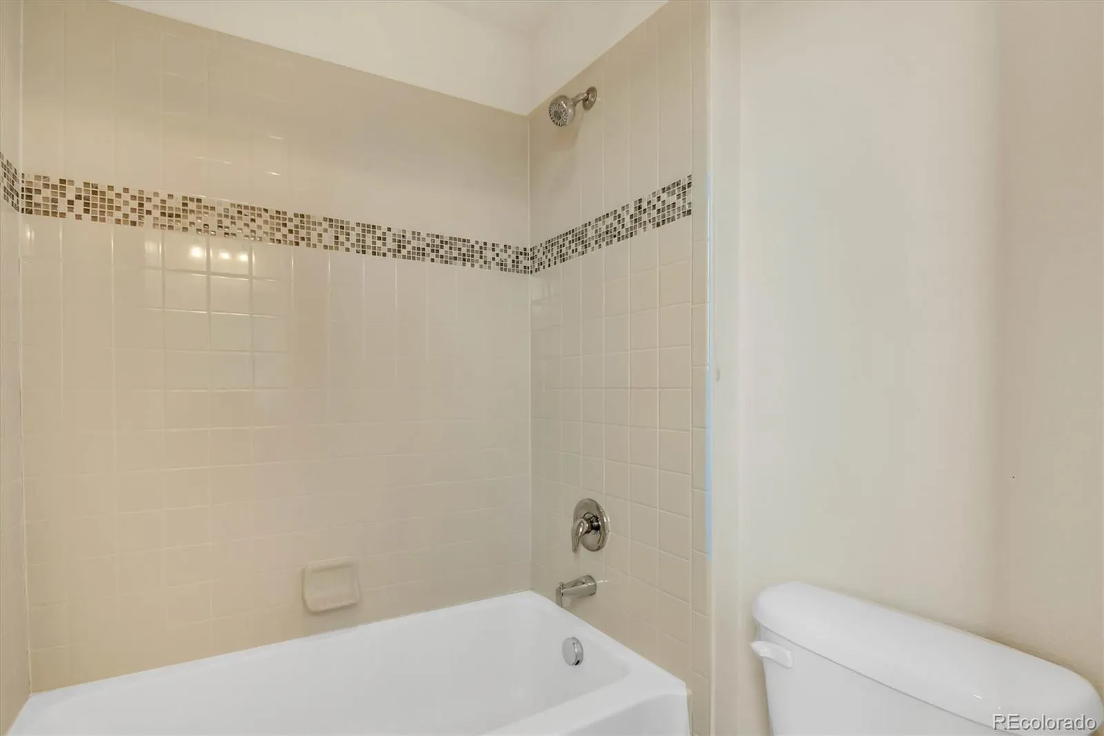 9556 Juniper Way Arvada CO 80007 MLS #REC4504100 05162026040643 1600 41