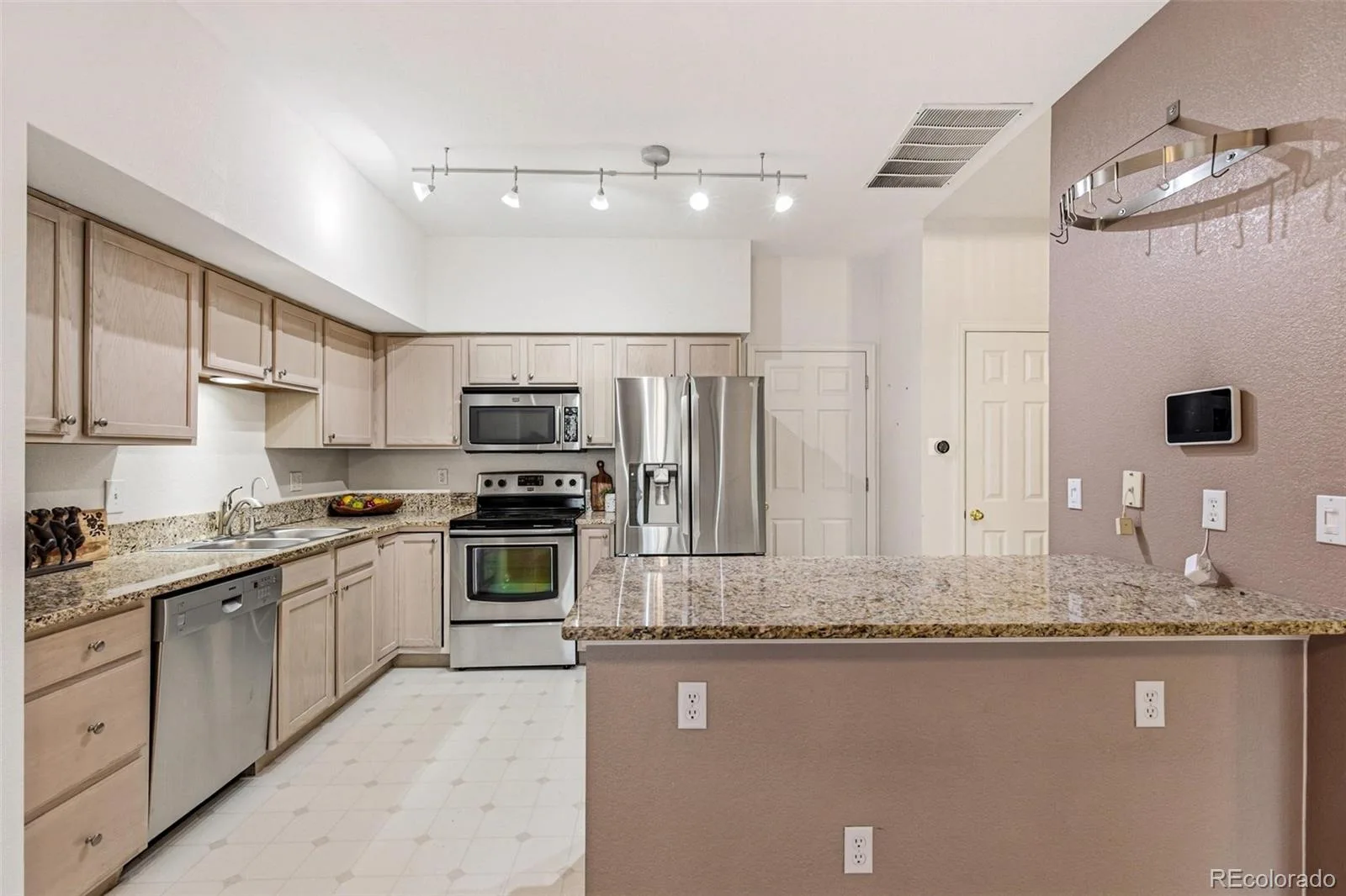4003 S Carson Street #B Aurora CO 80014 MLS #REC4508351 06012026225910 1600 7