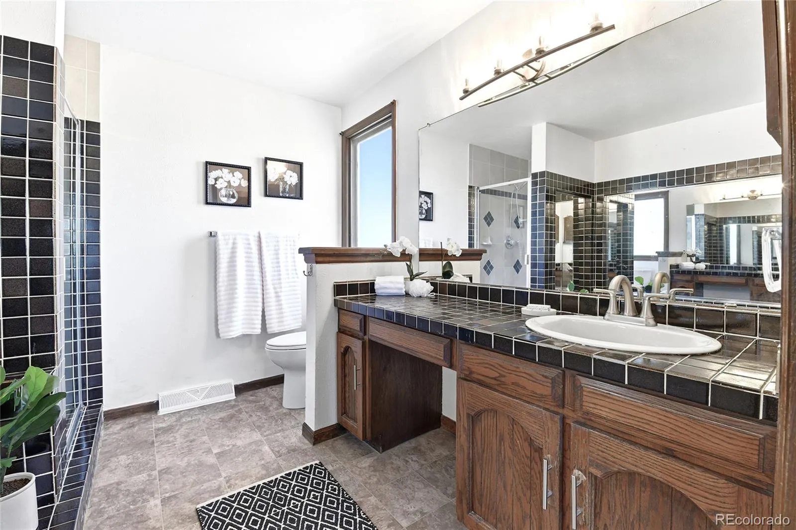 04172026004252 1600 21