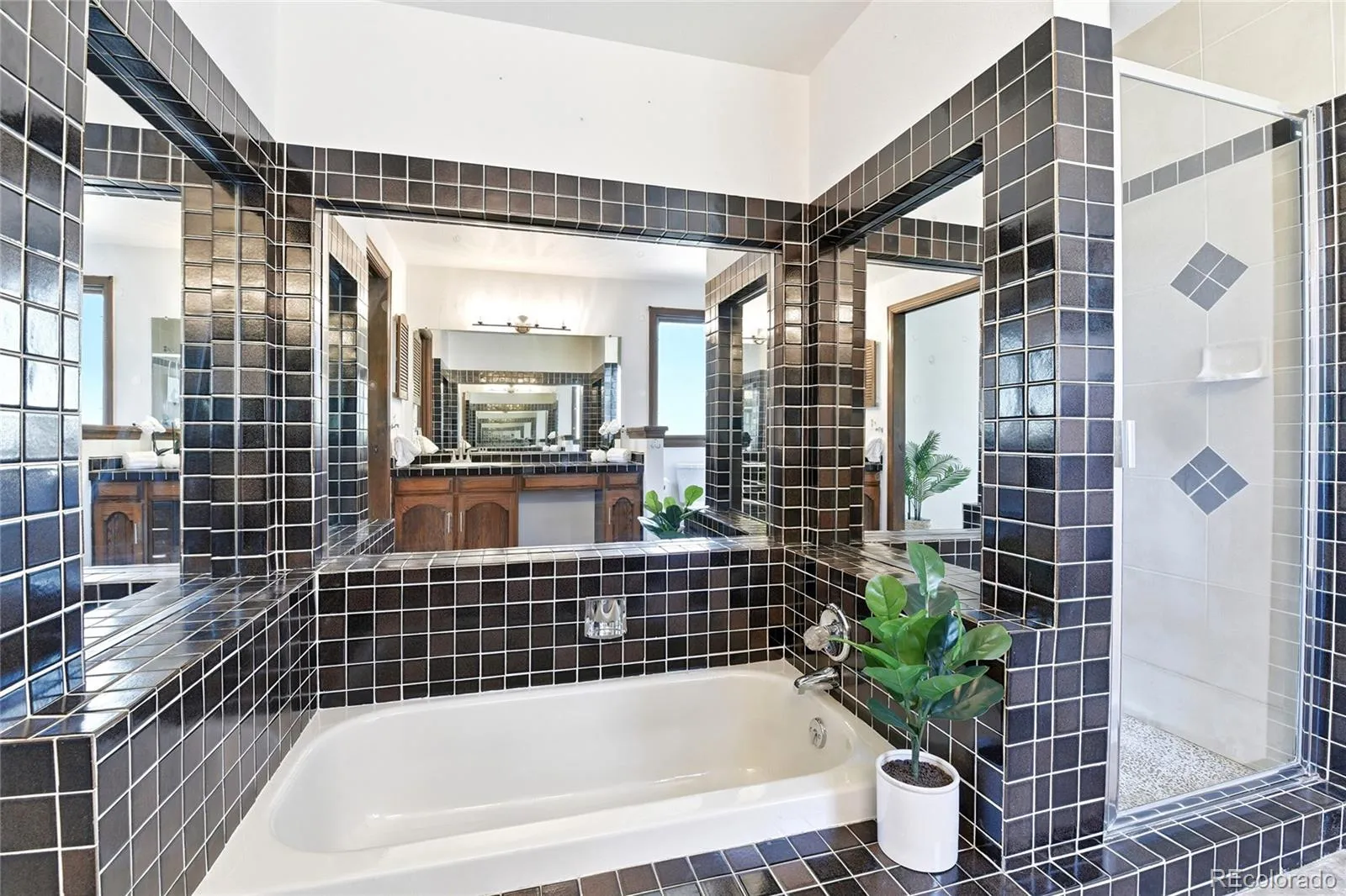 04172026004252 1600 22