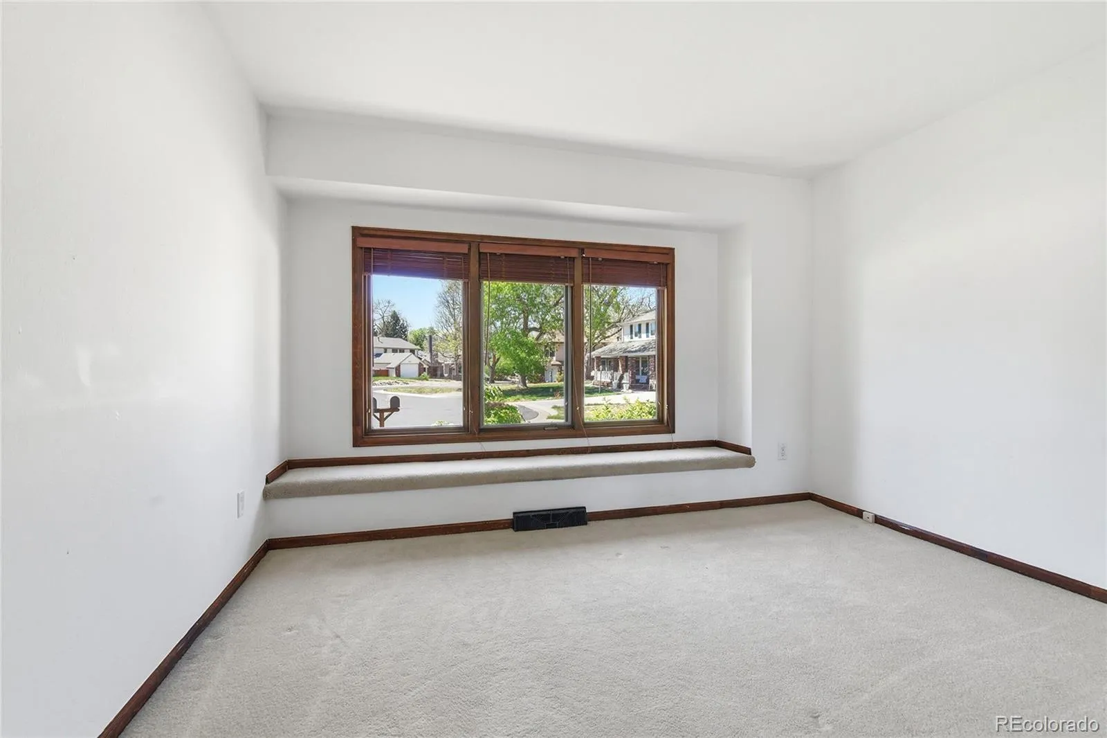 04172026004252 1600 25