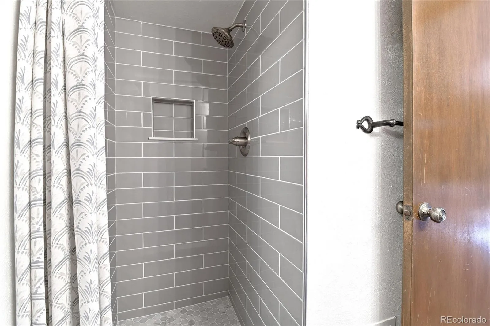 04172026004252 1600 36