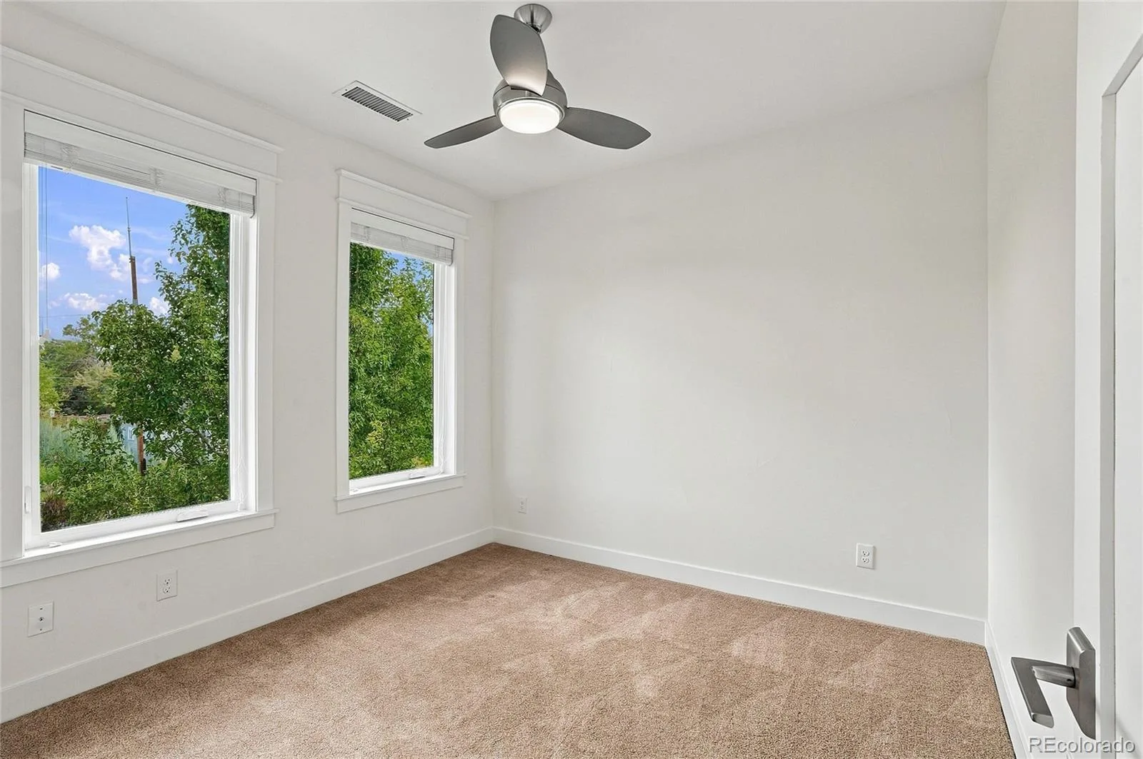 3275 S Logan Street Englewood CO 80113 | MLS #REC4515700 09232026050852 1600 24