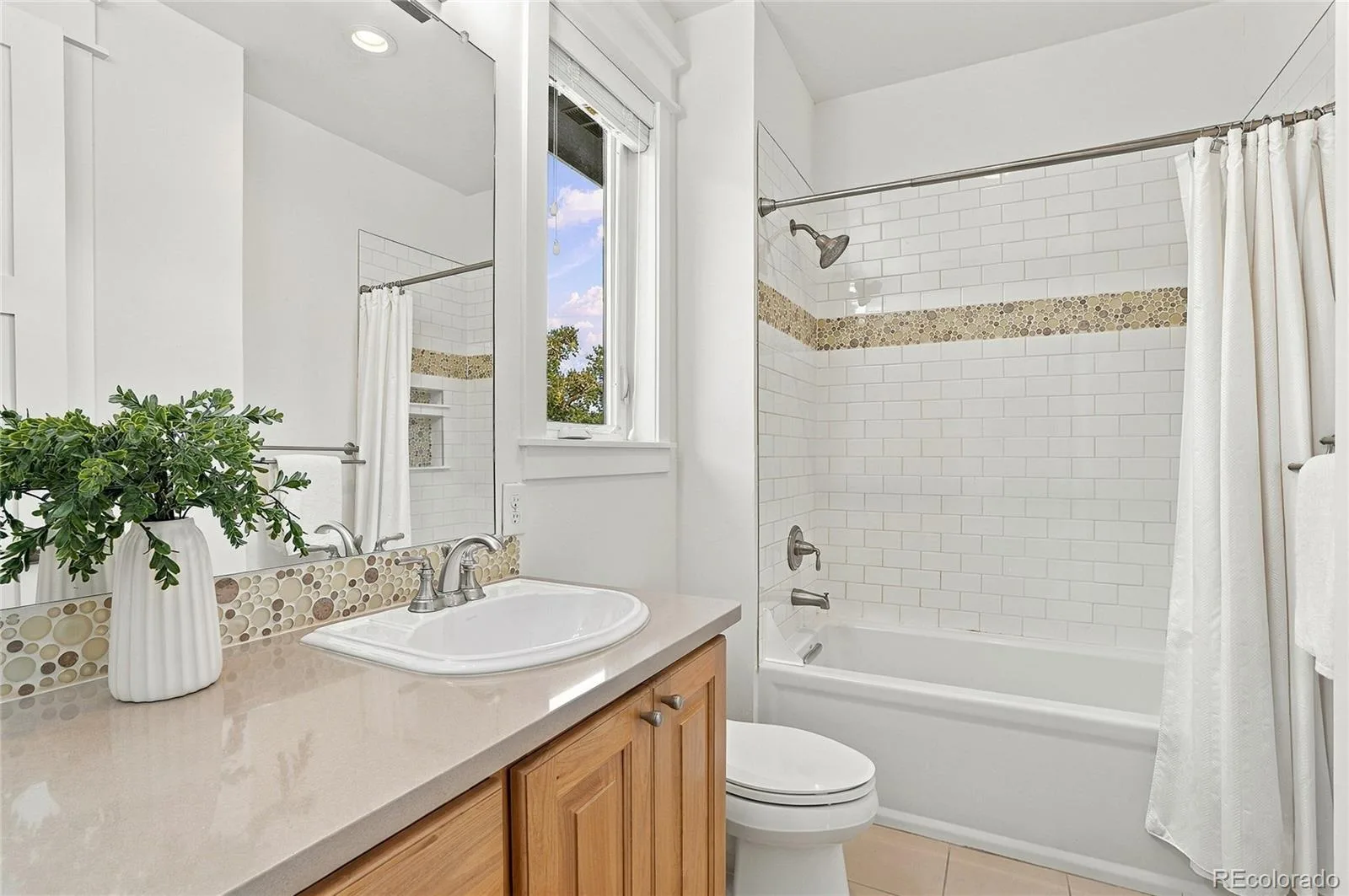 3275 S Logan Street Englewood CO 80113 | MLS #REC4515700 09232026050852 1600 27