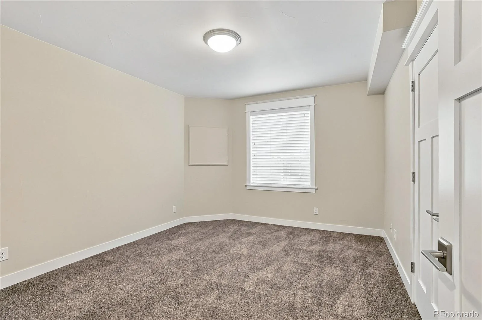 3275 S Logan Street Englewood CO 80113 | MLS #REC4515700 09232026050852 1600 32