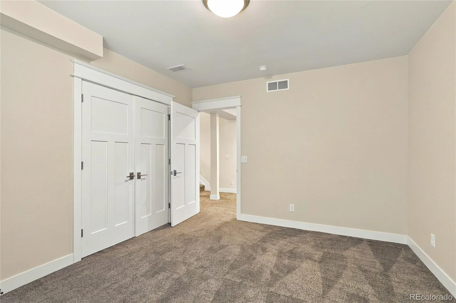 3275 S Logan Street Englewood CO 80113 | MLS #REC4515700 09232026050852 1600 33