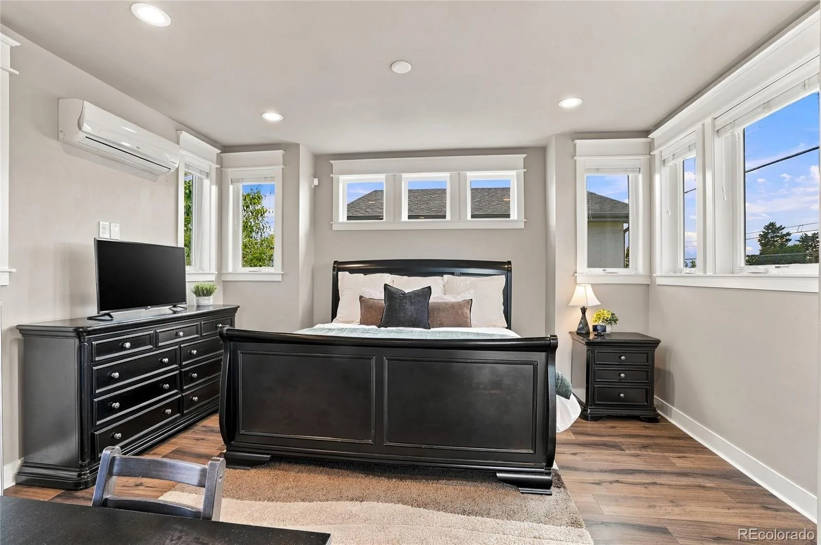 3275 S Logan Street Englewood CO 80113 | MLS #REC4515700 09232026050852 1600 34