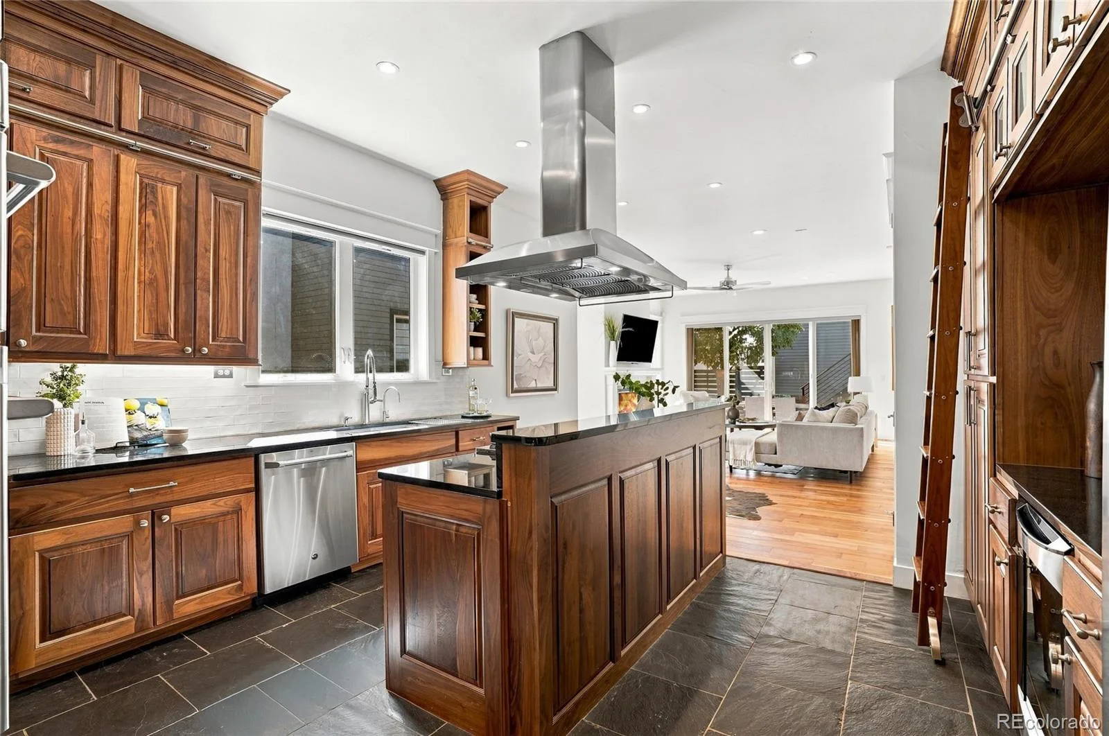 3275 S Logan Street Englewood CO 80113 | MLS #REC4515700 09232026050852 1600 5