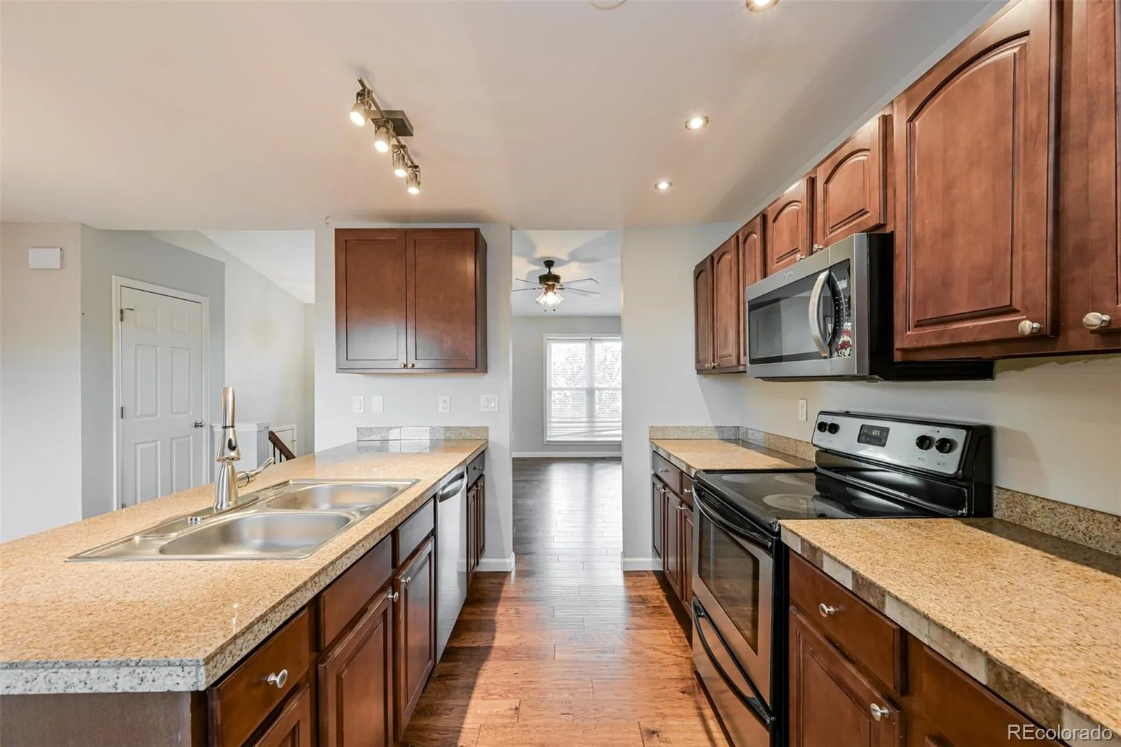 5859 S Perth Place Centennial CO 80015 | MLS #REC4518202 07302026211429 1600 8