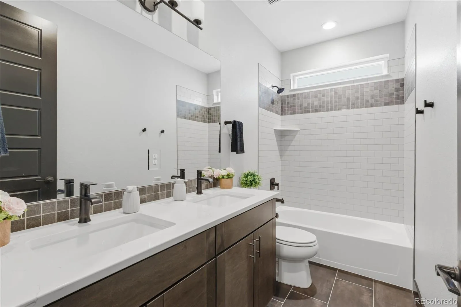 21412 E 61st Drive Aurora CO 80019 MLS #REC4518363 05052026193739 1600 17