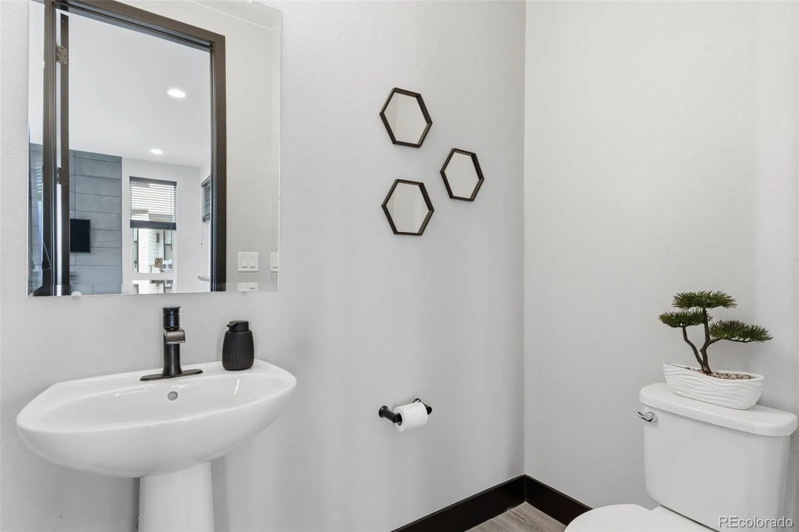 21412 E 61st Drive Aurora CO 80019 MLS #REC4518363 05052026193739 1600 8