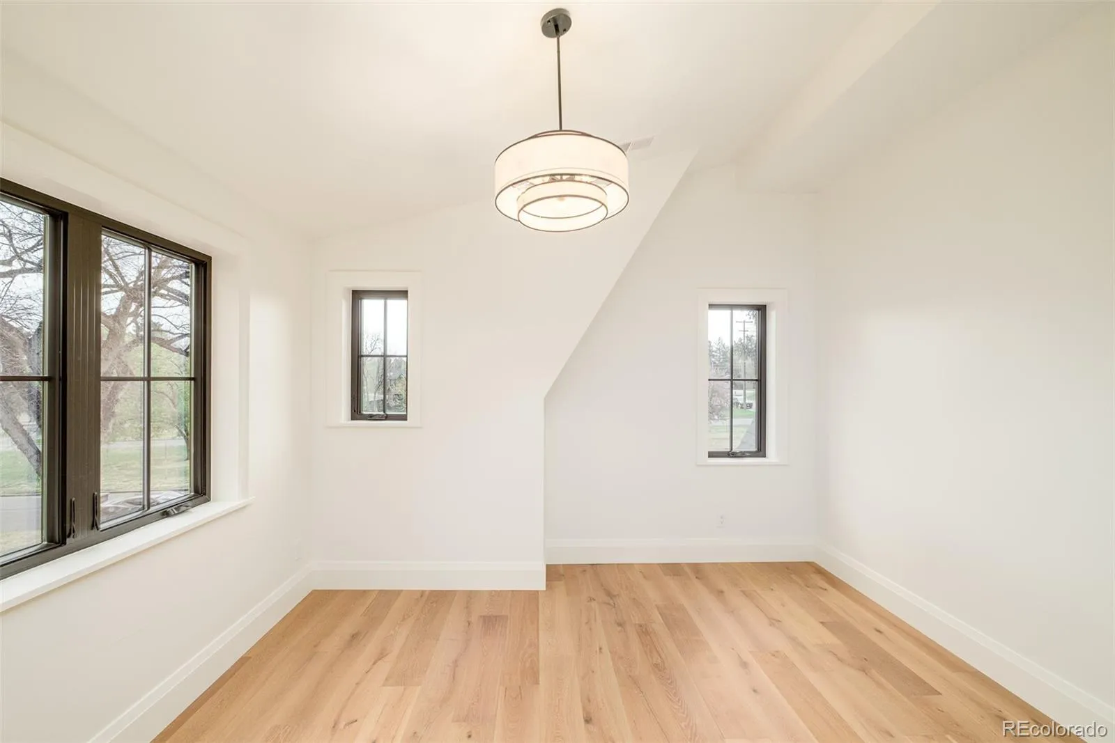 04172026060639 1600 32