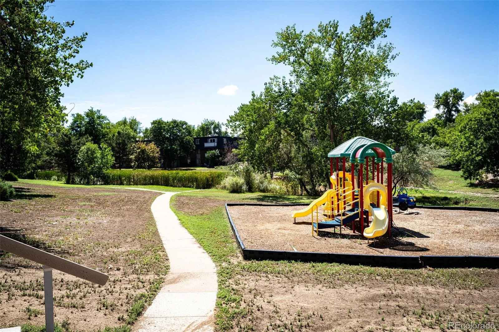 469 E Highline Circle Littleton CO 80122 | MLS #REC4523280 08282026163554 1600 35