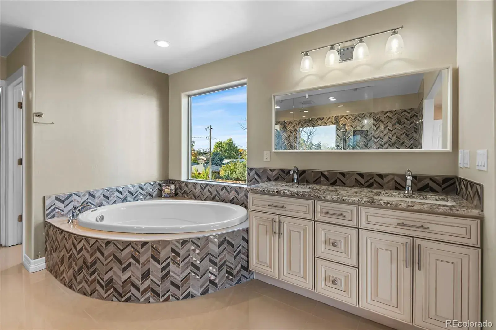 1791 Biscay Street Aurora CO 80011 | MLS #REC4524174 10132025182514 1600 24