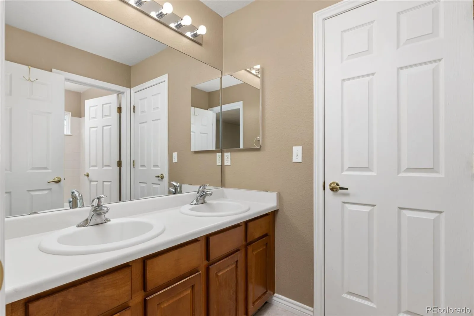 9515 S Bluebead Way Parker CO 80134 MLS #REC4526123 04242026033626 1600 31