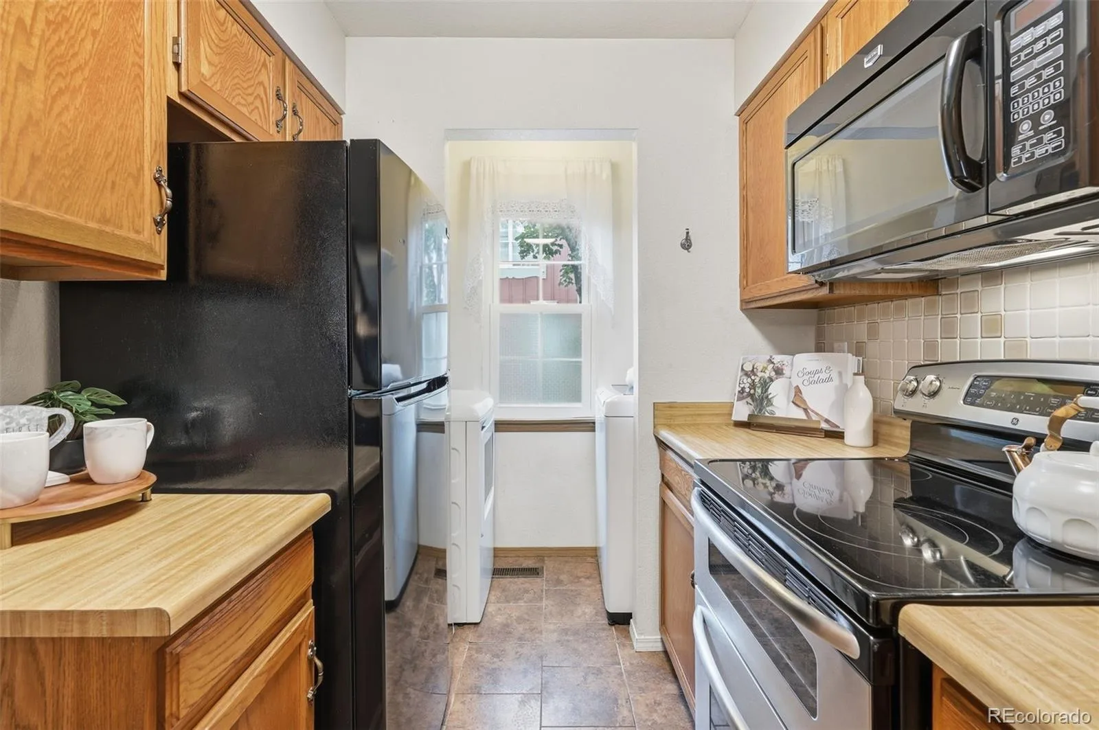 12043 E Hoye Drive Aurora CO 80012 | MLS #REC4526457 06292026202533 1600 16
