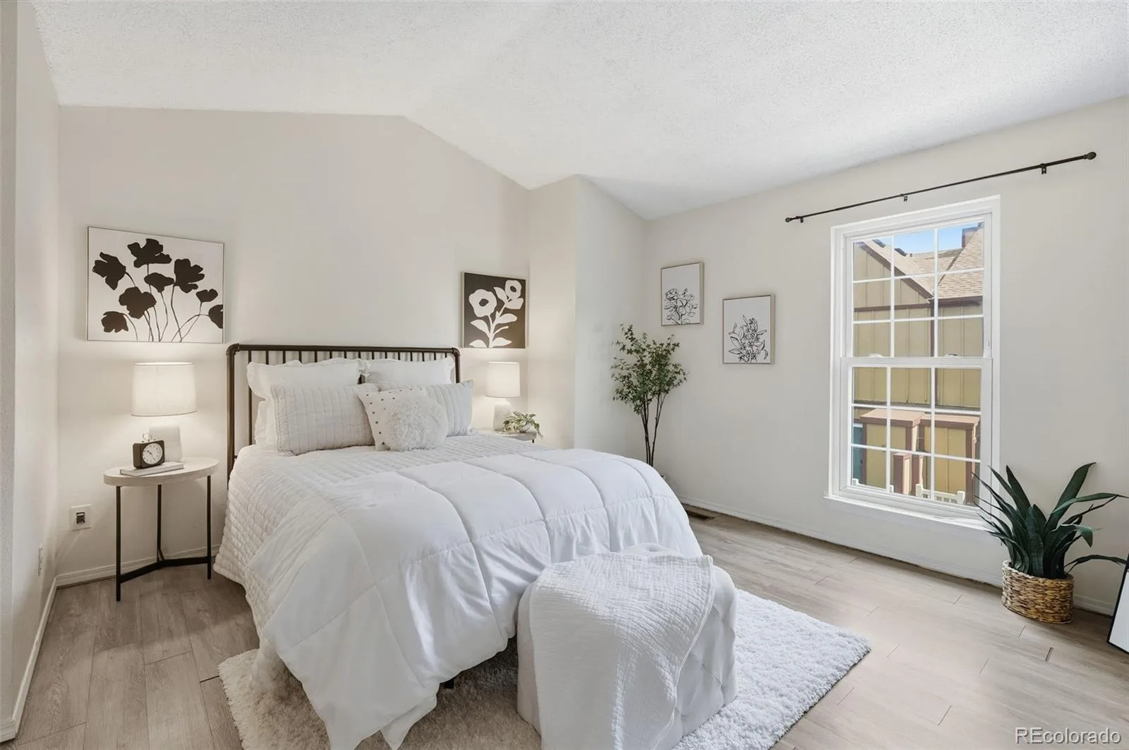 12043 E Hoye Drive Aurora CO 80012 | MLS #REC4526457 06292026202533 1600 21