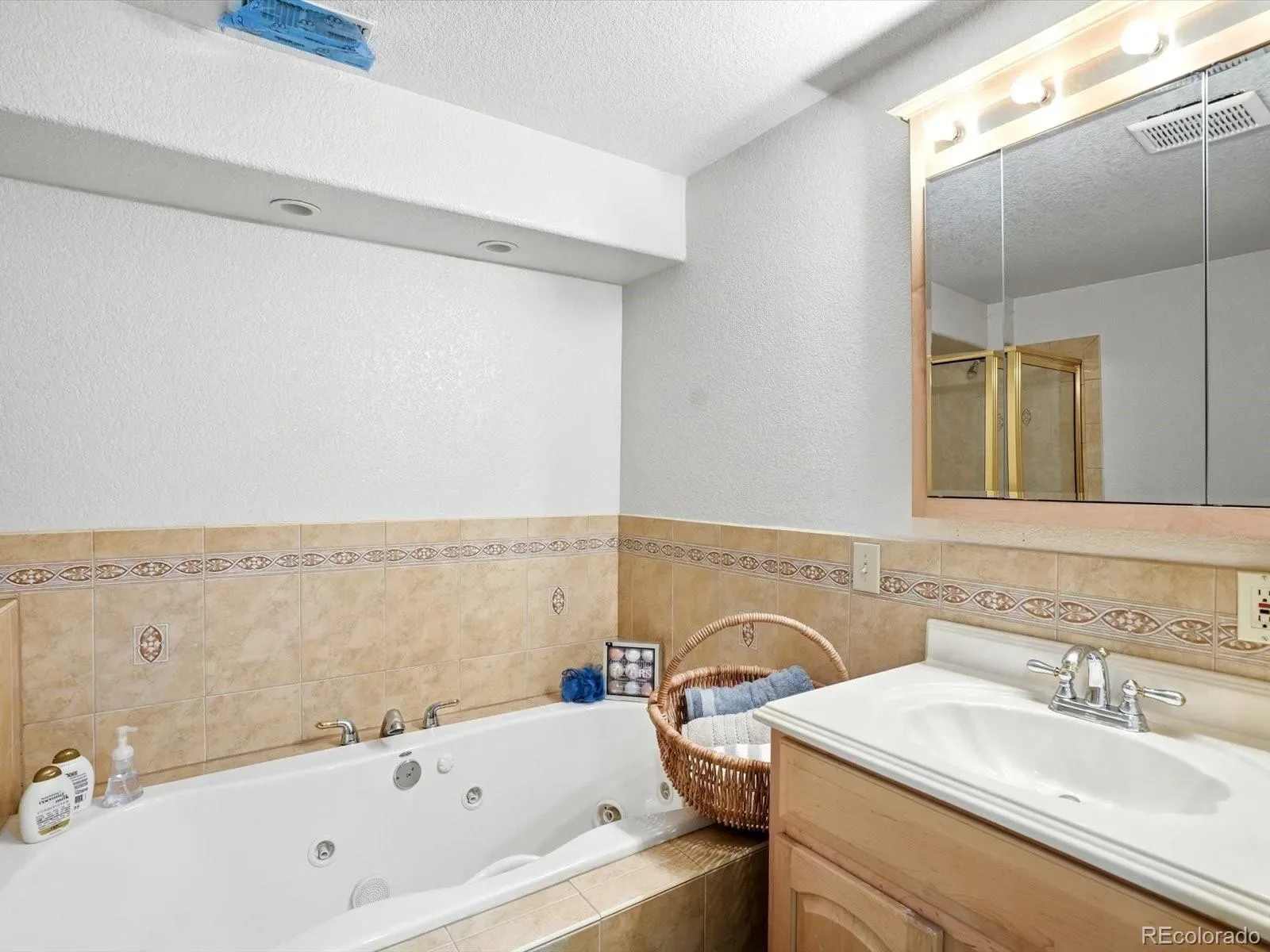 6638 W Hamilton Drive Lakewood CO 80227 MLS #REC4544621 03202026210858 1600 43