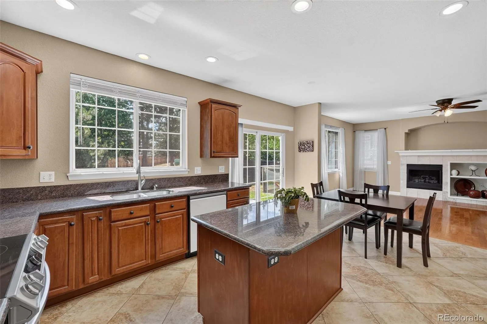6638 W Hamilton Drive Lakewood CO 80227 | MLS #REC4544621 08282026144845 1600 13