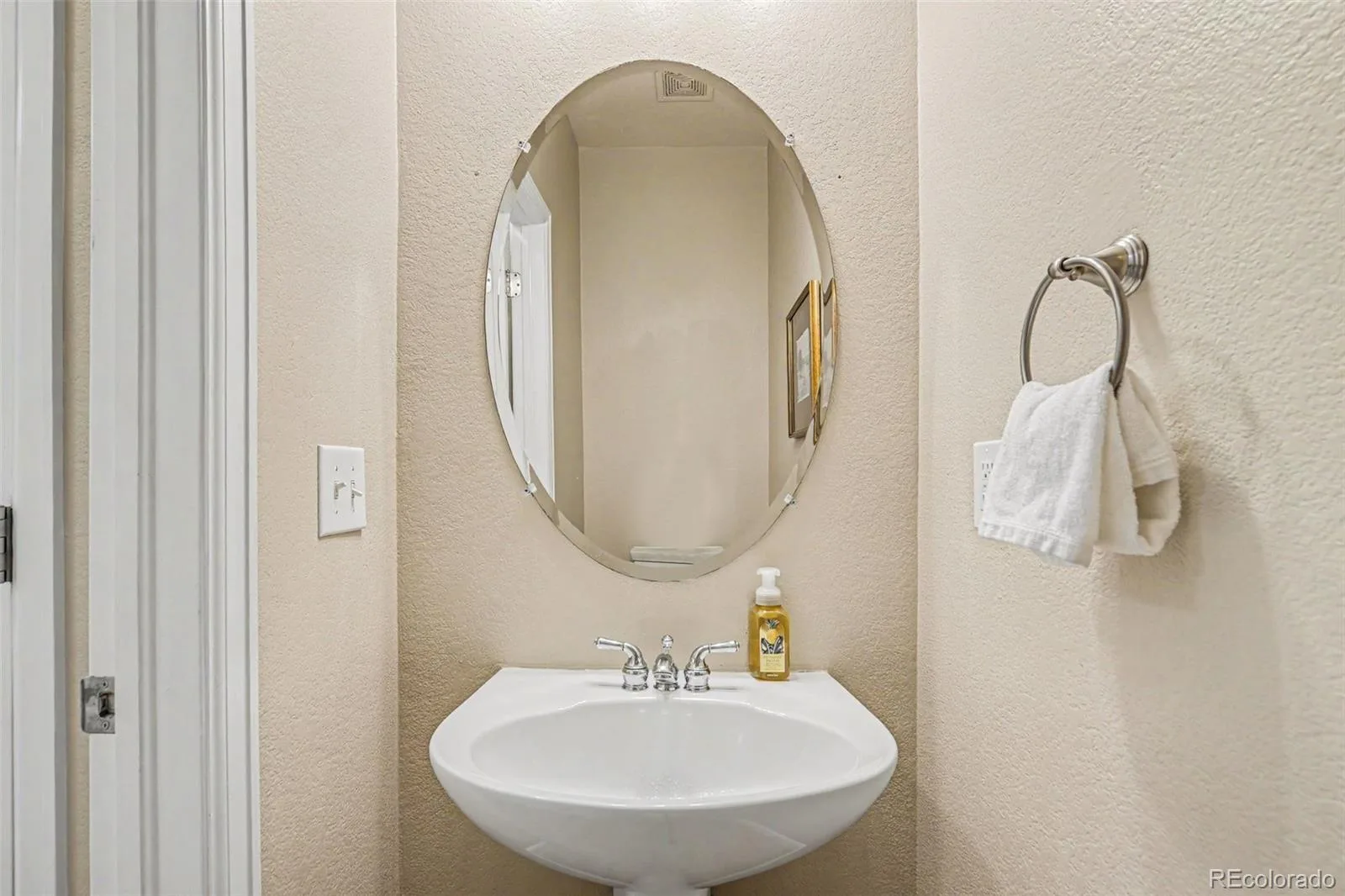 1372 S Duquesne Court Aurora CO 80018 | MLS #REC4545779 08212026185323 1600 17