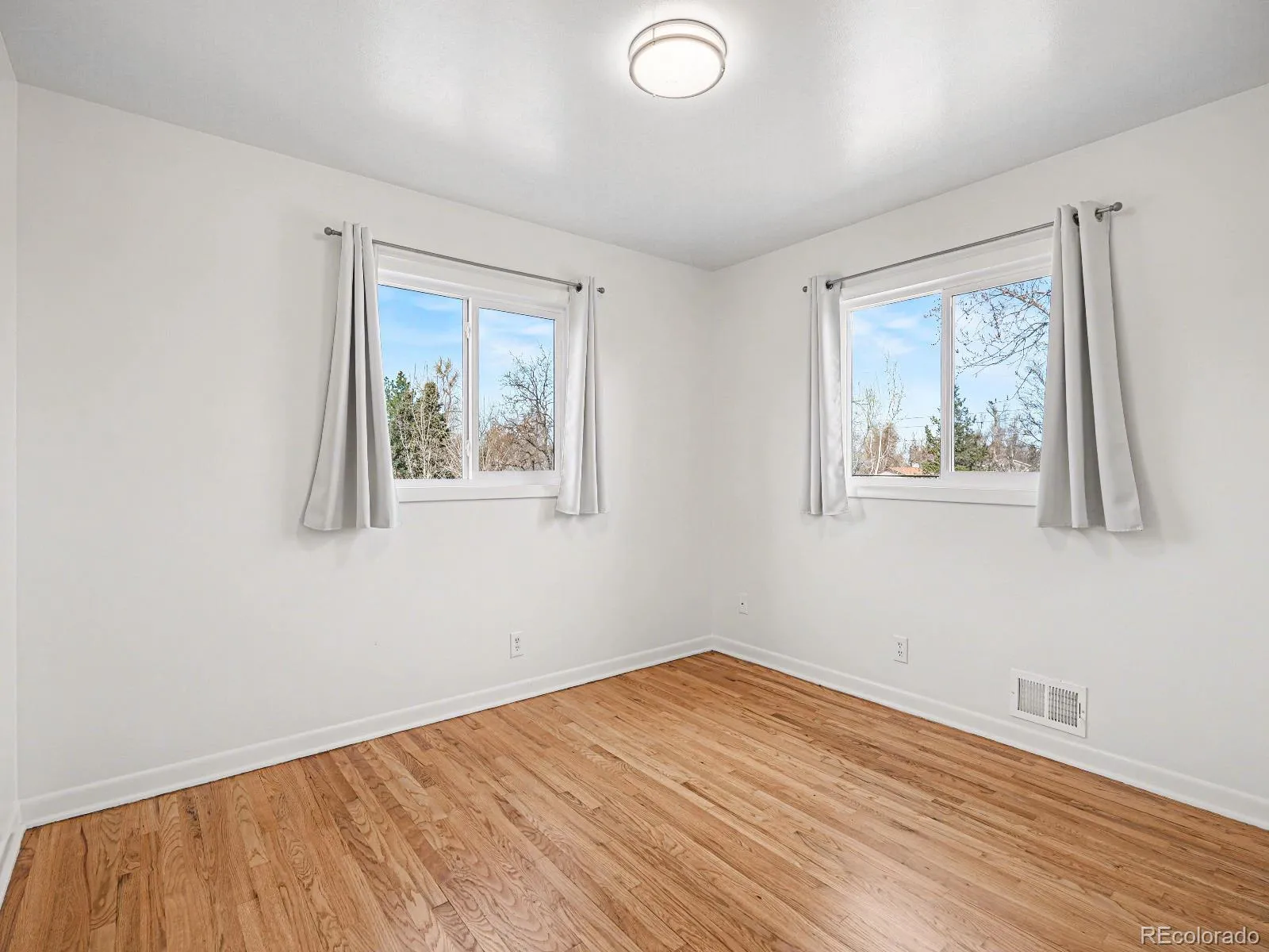 2155 E Noble Place Centennial CO 80121 MLS #REC4556793 05092026031020 1600 15
