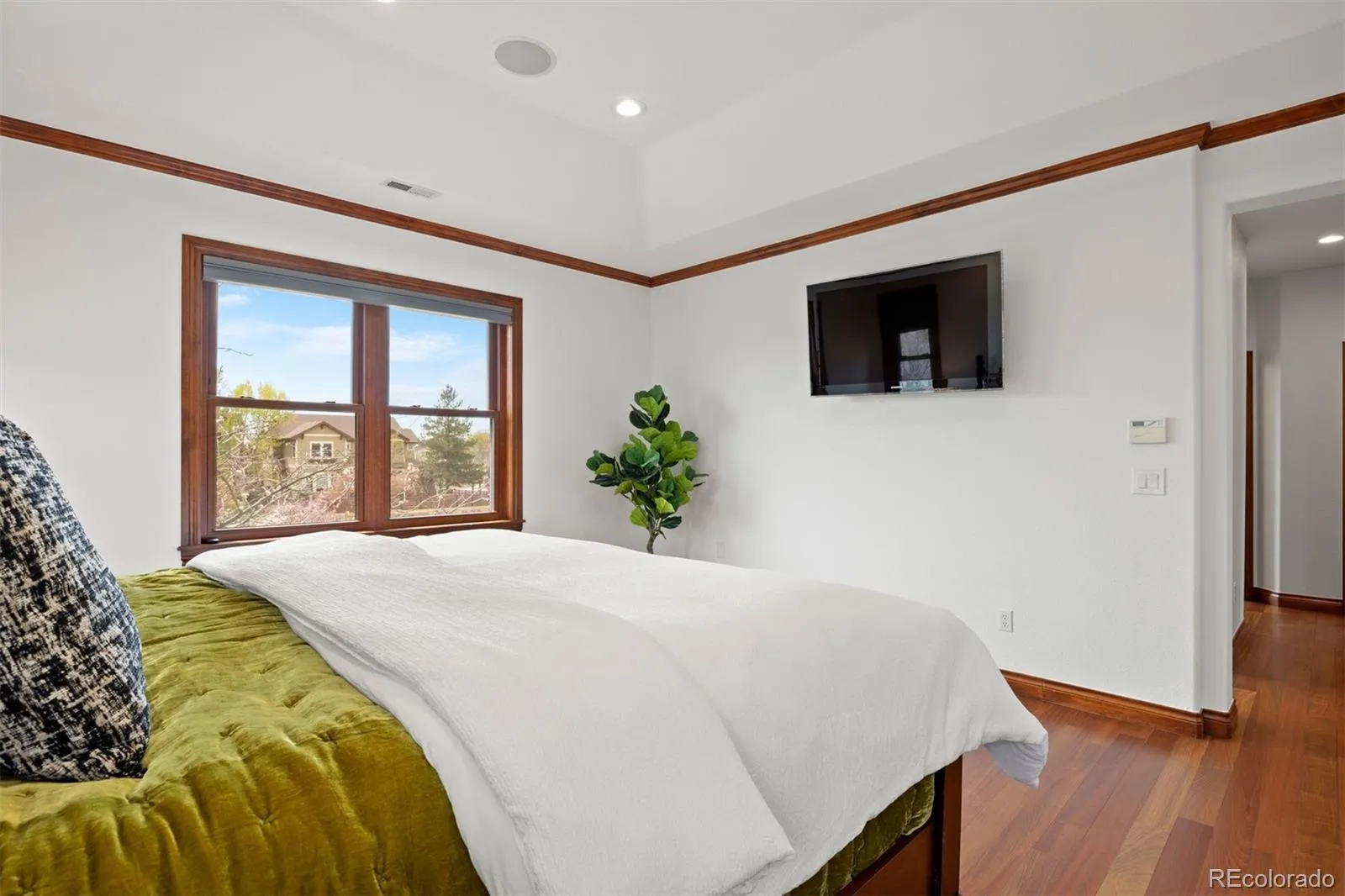 04082026190815 1600 19