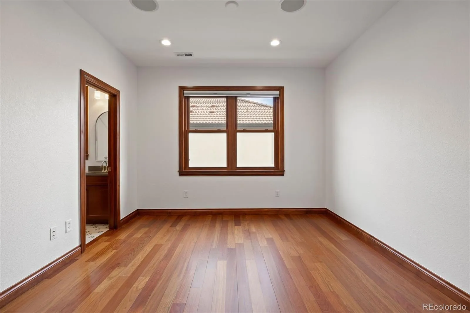 04082026190815 1600 21