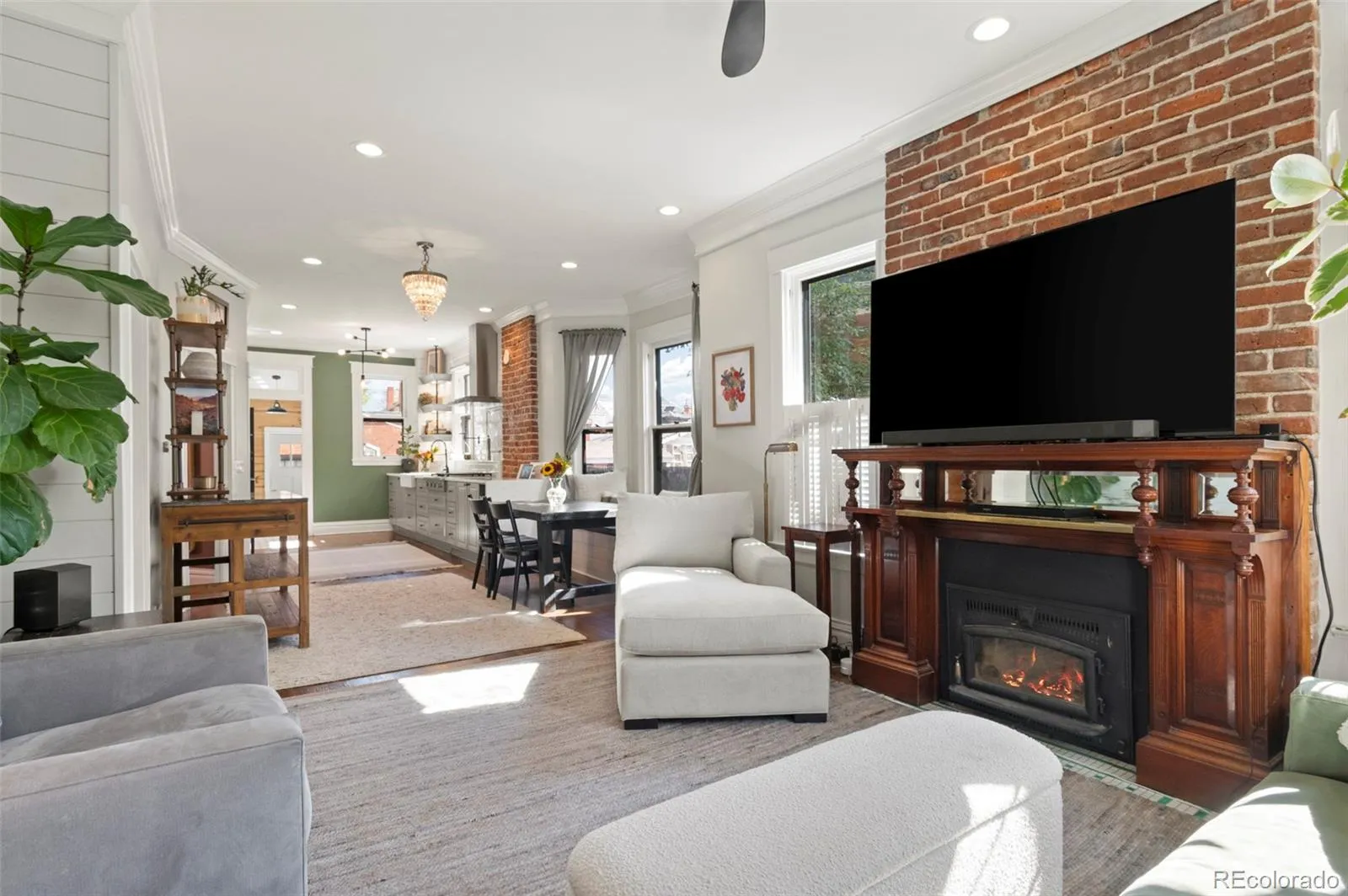 334 S Lincoln Street Denver CO 80209 MLS #REC4571505 04262026183747 1600 4