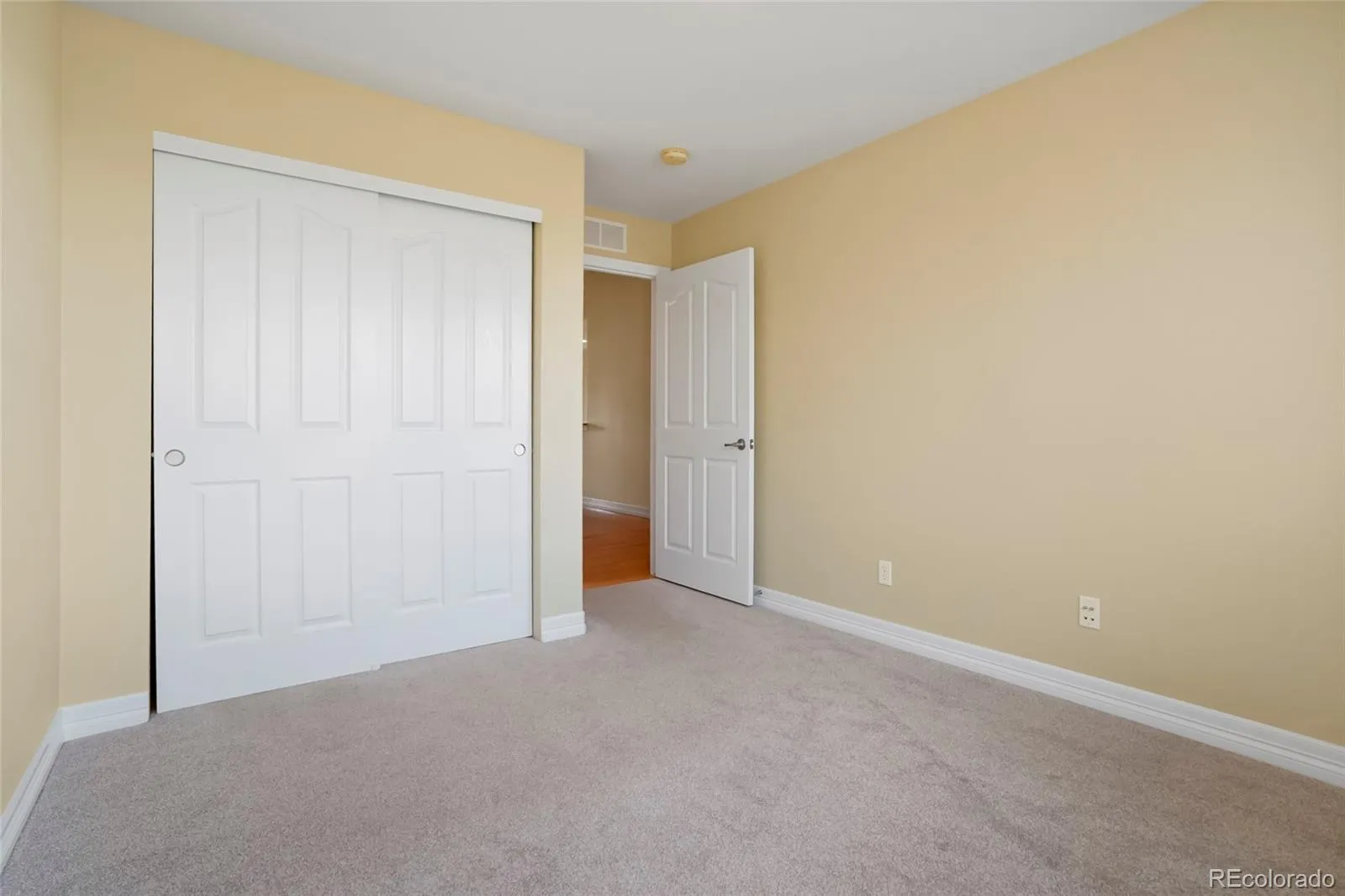 23590 E Jamison Place Aurora CO 80016 | MLS #REC4581135 05052026223635 1600 19