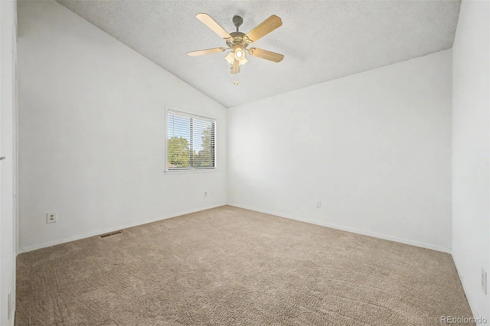 1617 Albion Lane Longmont CO 80503 MLS #REC4591333 05012026040743 1600 23