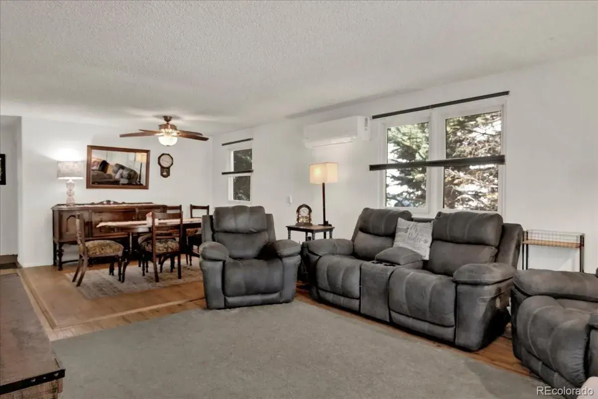 12022025004351 1200 10