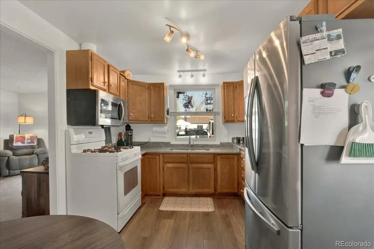 12022025004351 1200 5