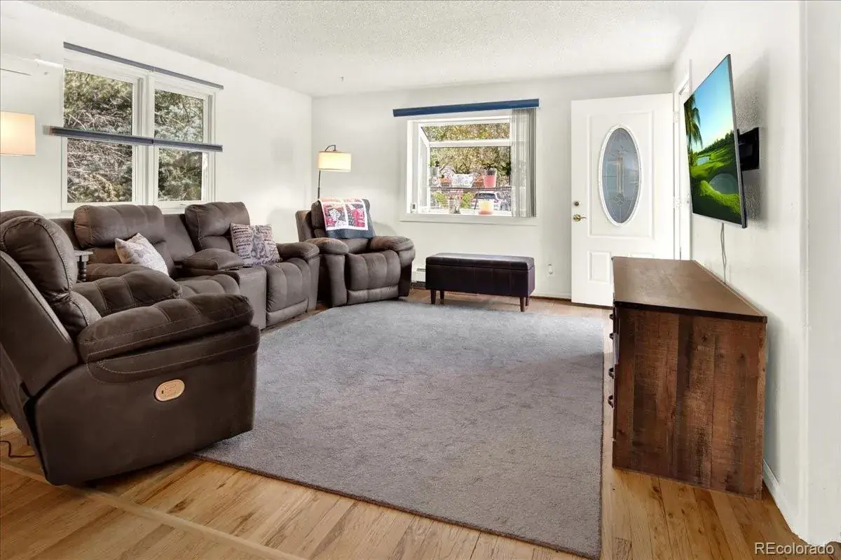 12022025004351 1200 9