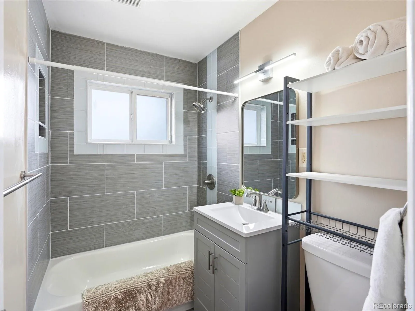 04142026172538 1600 16