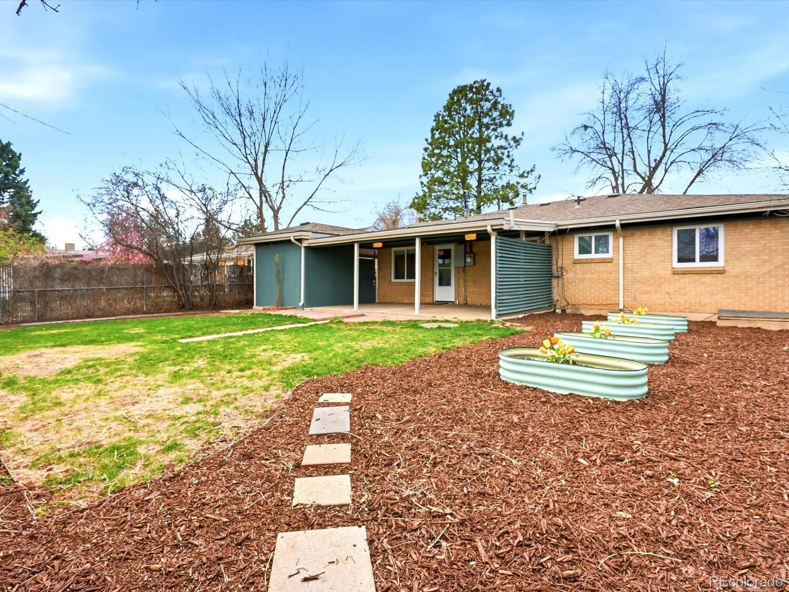 04142026172538 1600 24