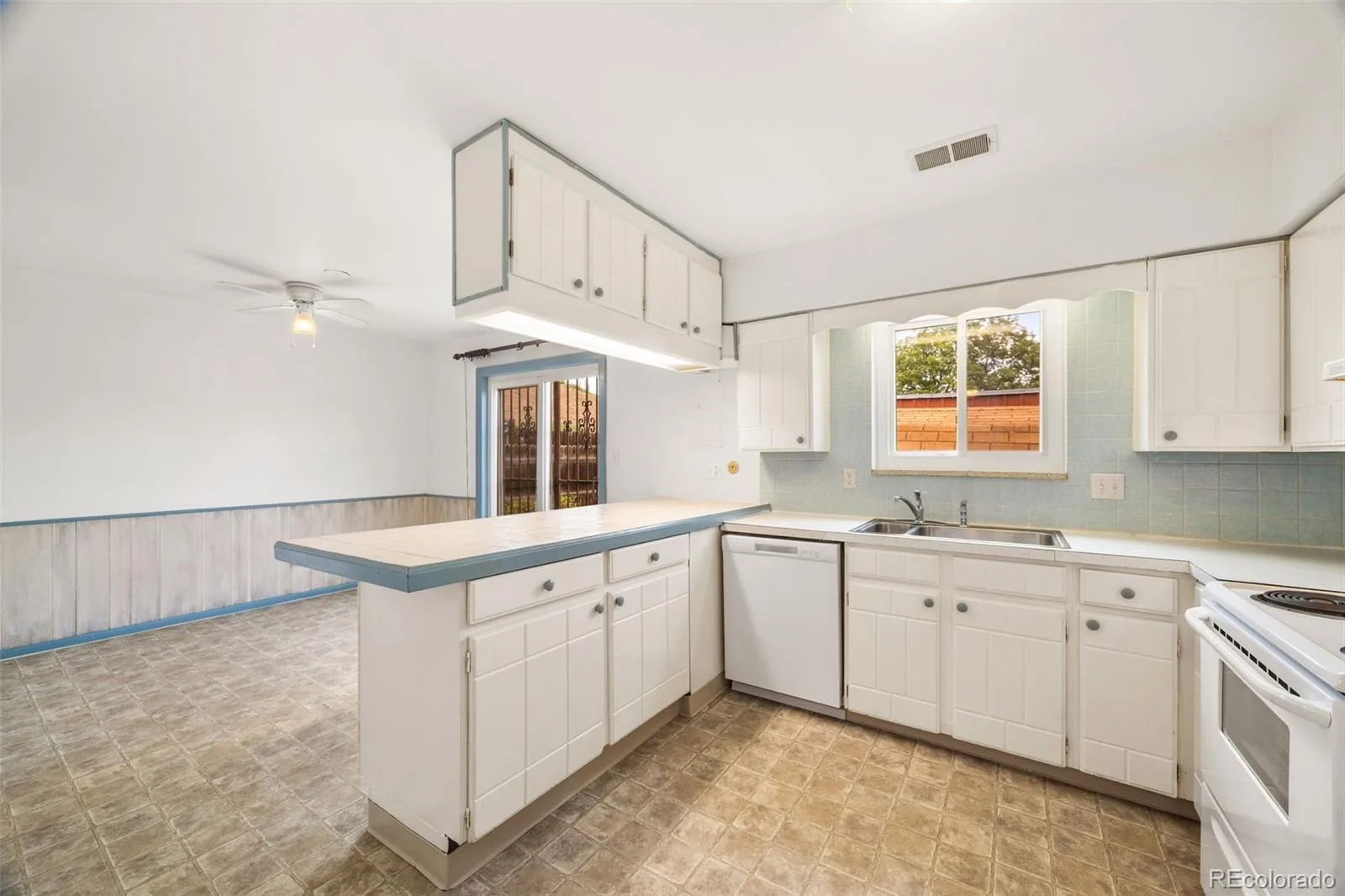 5589 S Lowell Boulevard Littleton CO 80123 | MLS #REC4602403 08272026130424 1600 16