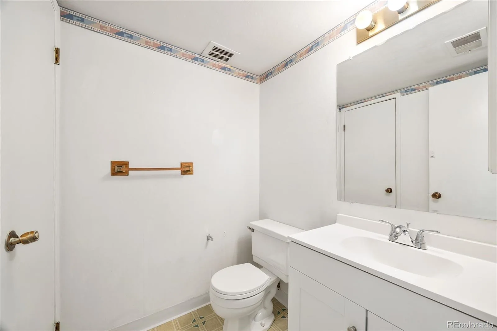 5589 S Lowell Boulevard Littleton CO 80123 | MLS #REC4602403 08272026130424 1600 20