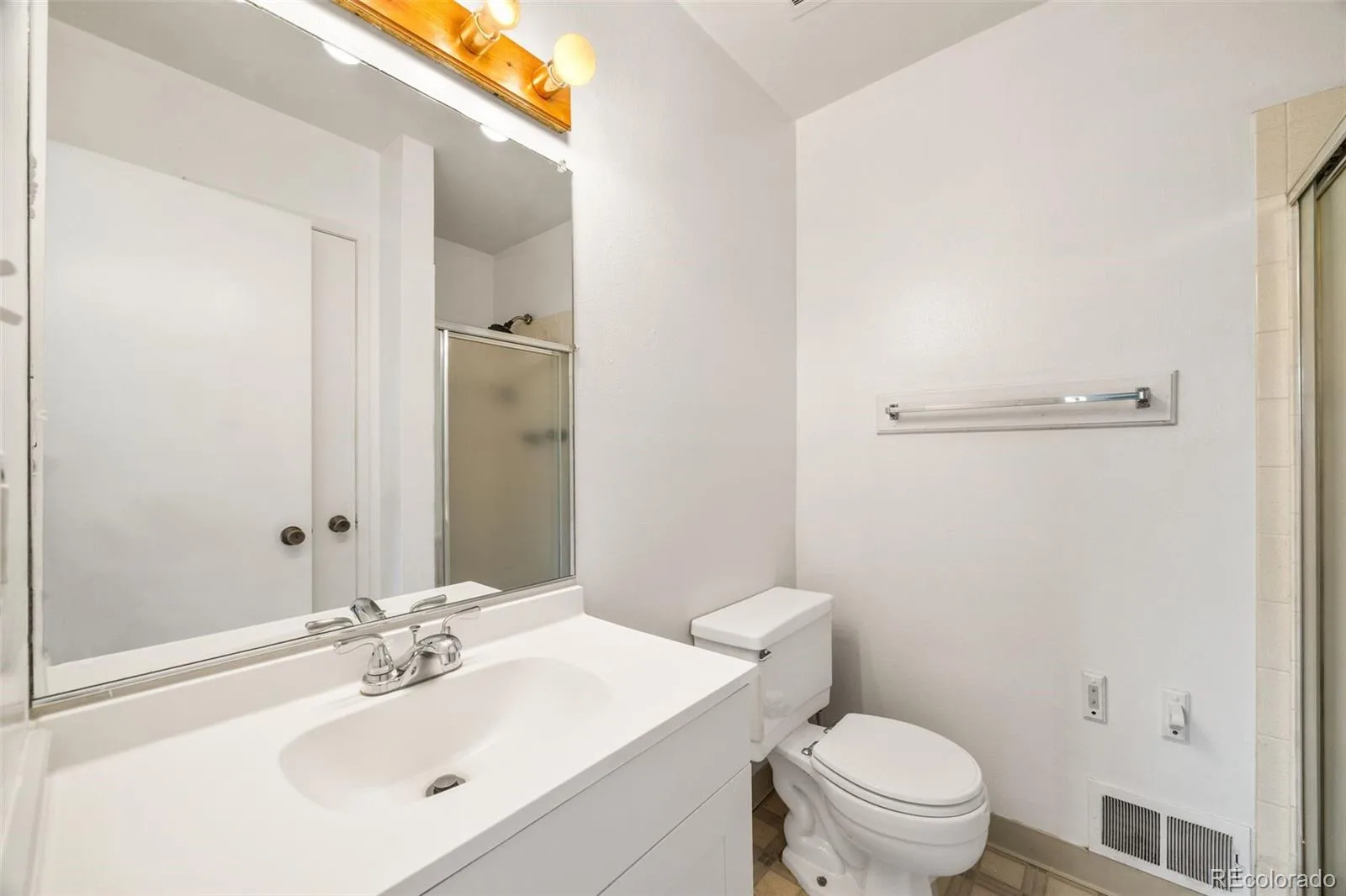 5589 S Lowell Boulevard Littleton CO 80123 | MLS #REC4602403 08272026130424 1600 26