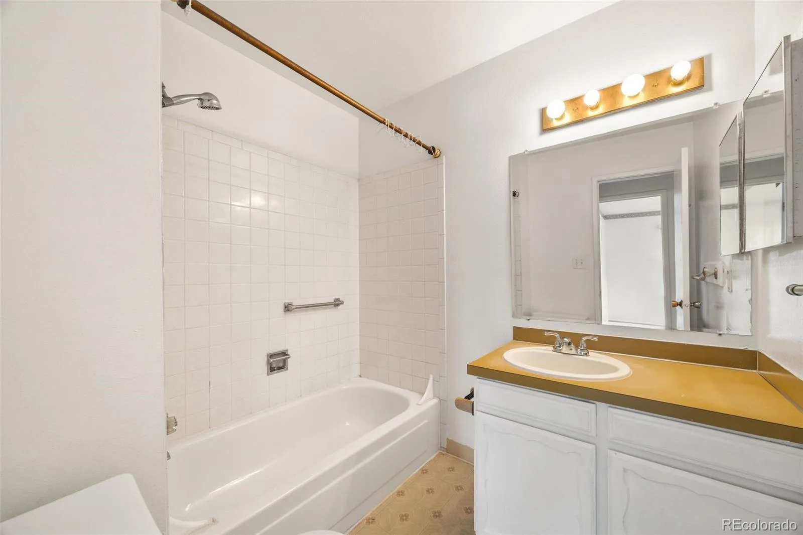 5589 S Lowell Boulevard Littleton CO 80123 | MLS #REC4602403 08272026130424 1600 29