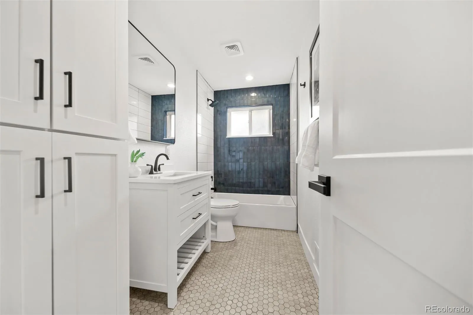 6769 S Foresthill Street Littleton CO 80120 MLS #REC4608994 05152026195521 1600 22