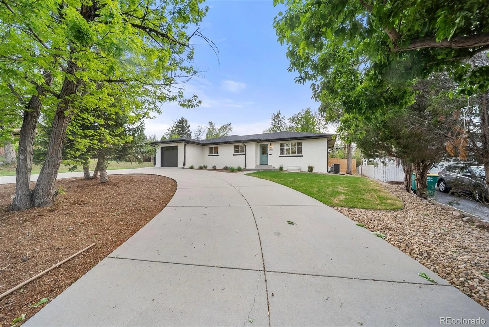 6769 S Foresthill Street Littleton CO 80120 MLS #REC4608994 05152026195521 1600 44