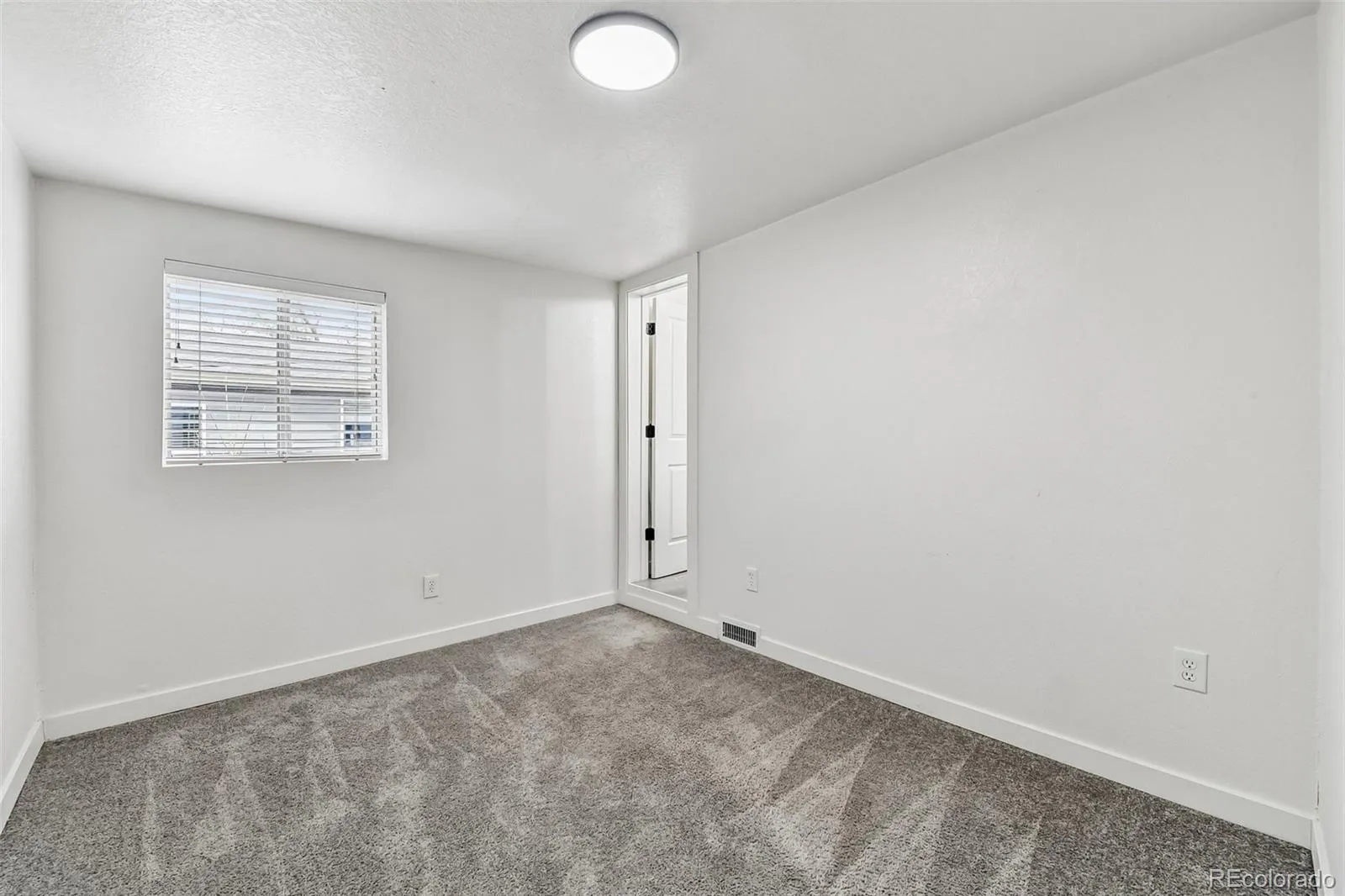 129 King Street Denver CO 80219 MLS #REC4611522 05032026000746 1600 33