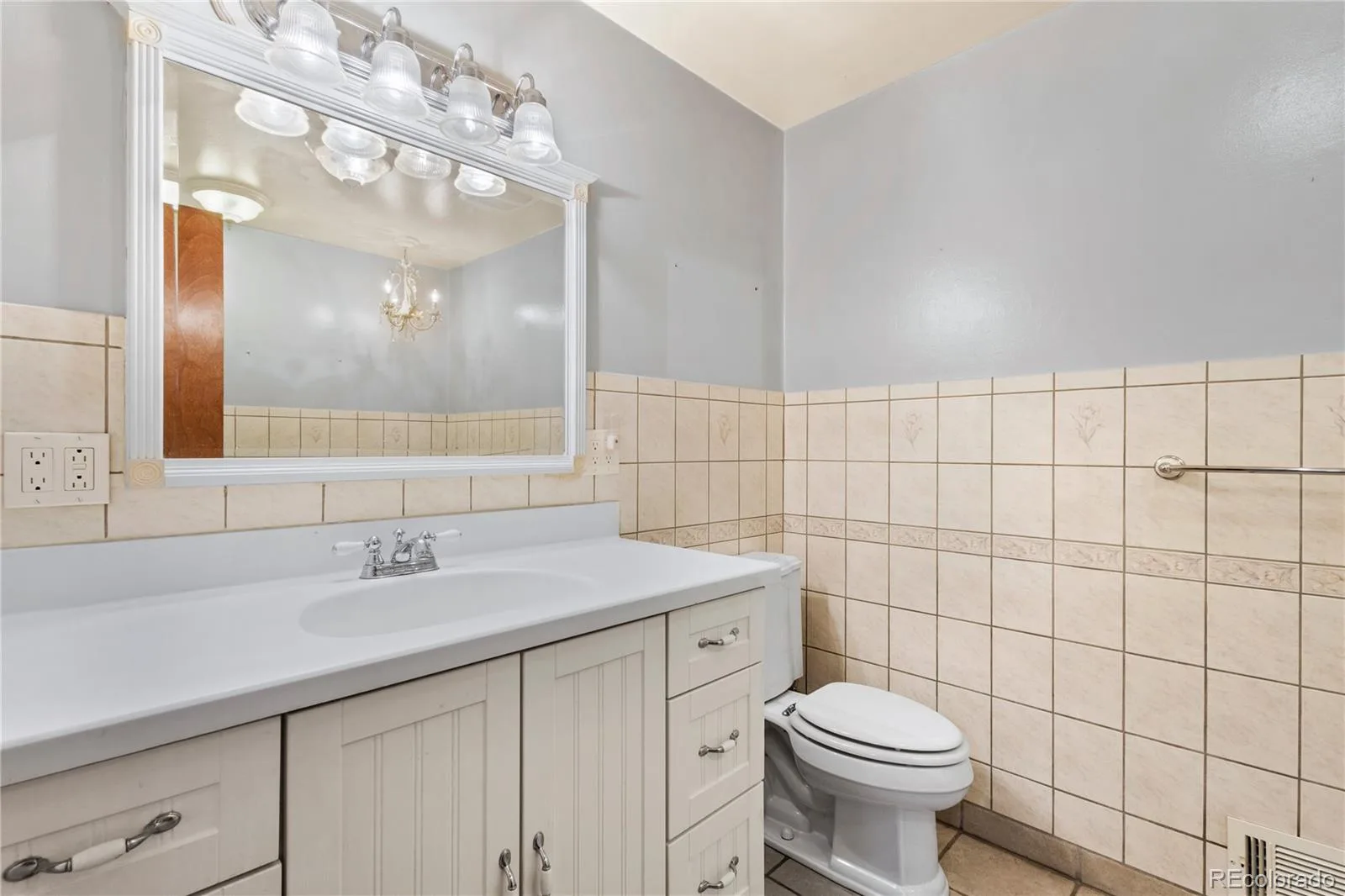 2773 S Mabry Way Denver CO 80236 | MLS #REC4612793 08242026234640 1600 19