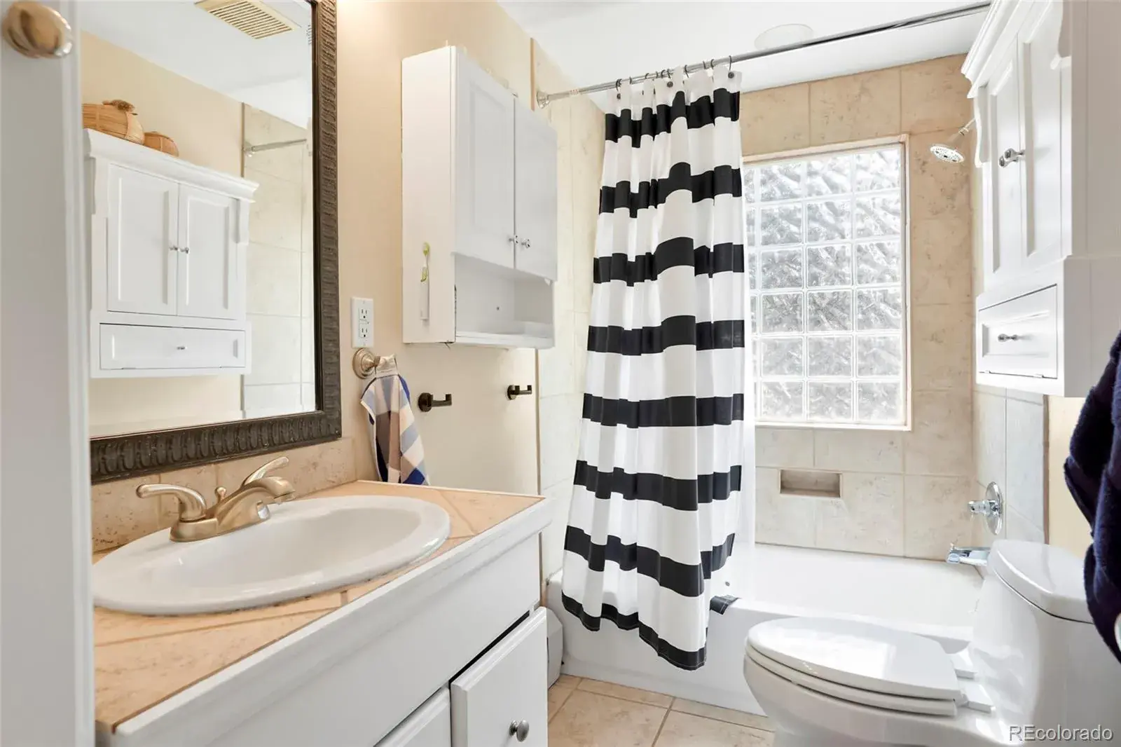 5295 W Plymouth Drive Littleton CO 80128 MLS #REC4613607 08142025190043 1600 16