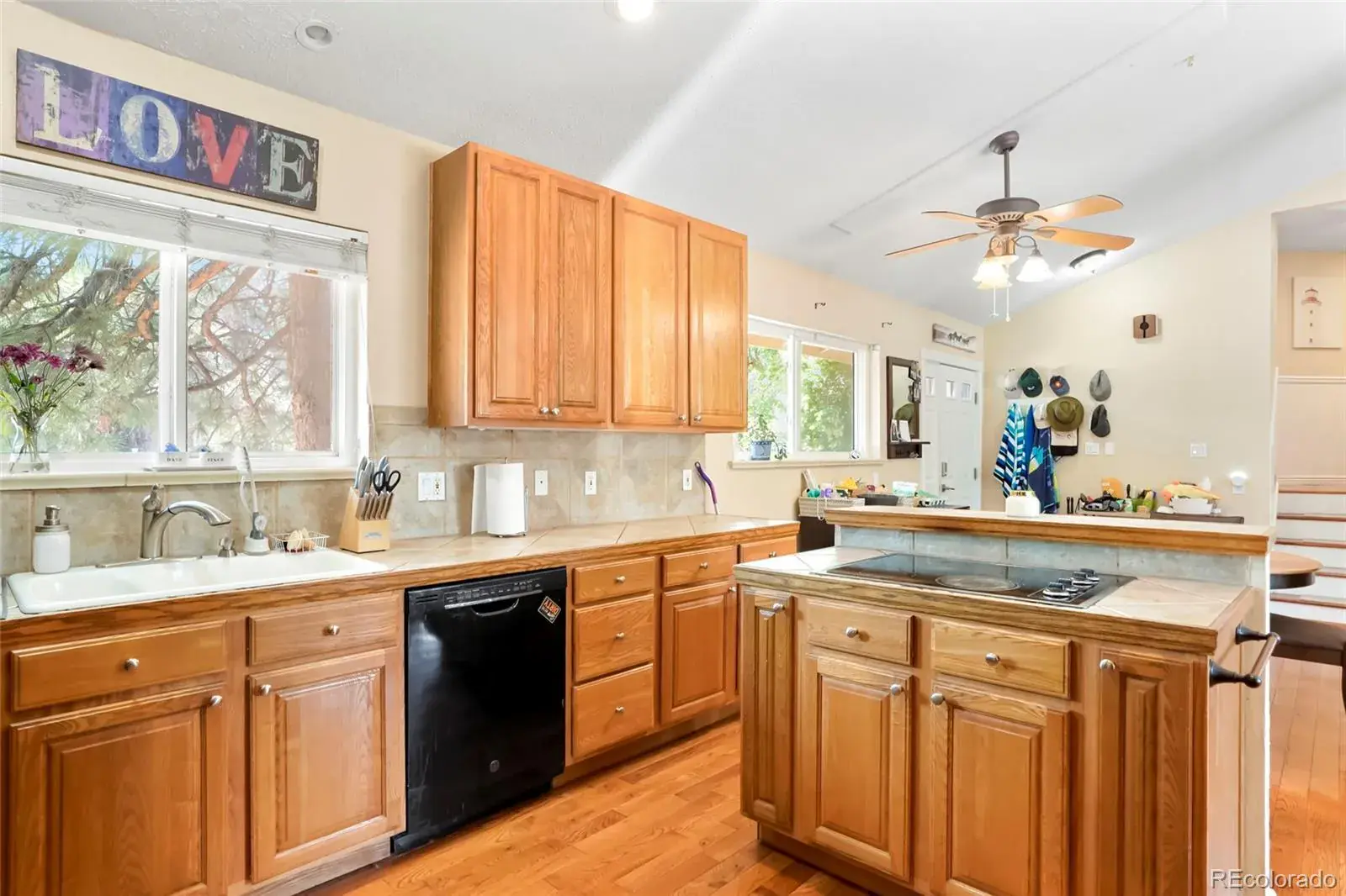 5295 W Plymouth Drive Littleton CO 80128 MLS #REC4613607 08142025190043 1600 4