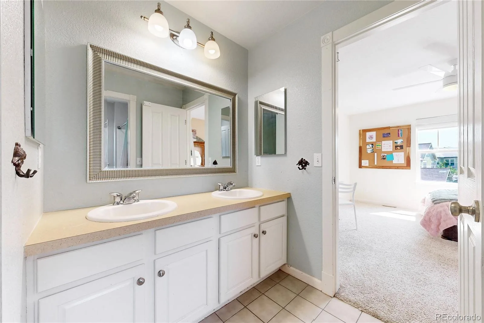 10727 Addison Court Highlands Ranch CO 80126 | MLS #REC4614135 08292026001831 1600 23