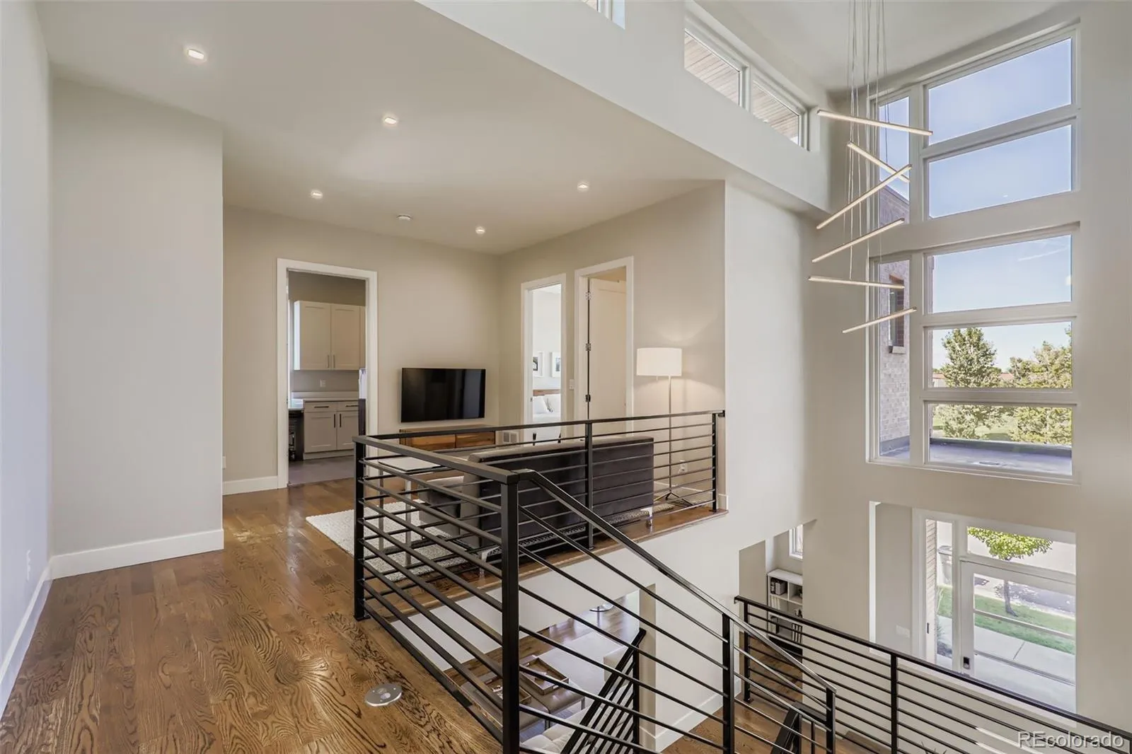 04162026192218 1600 33