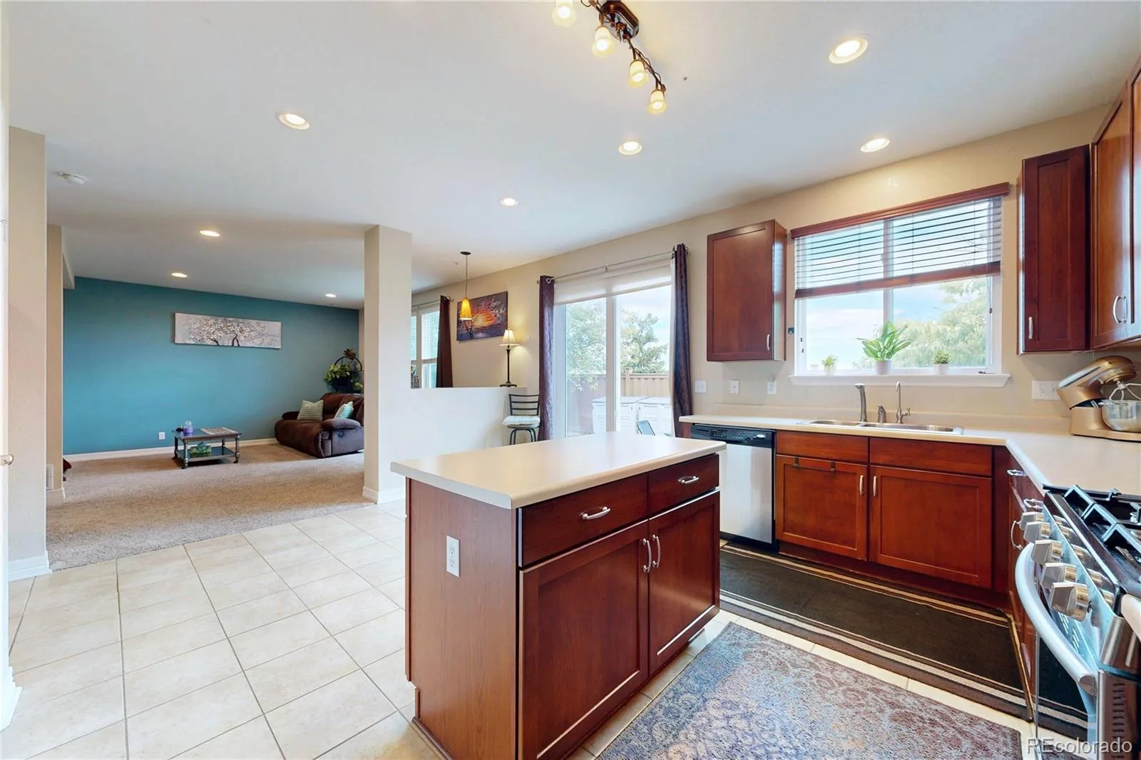 5548 Lewiston Court Denver CO 80239 | MLS #REC4623623 10072026000240 1600 25
