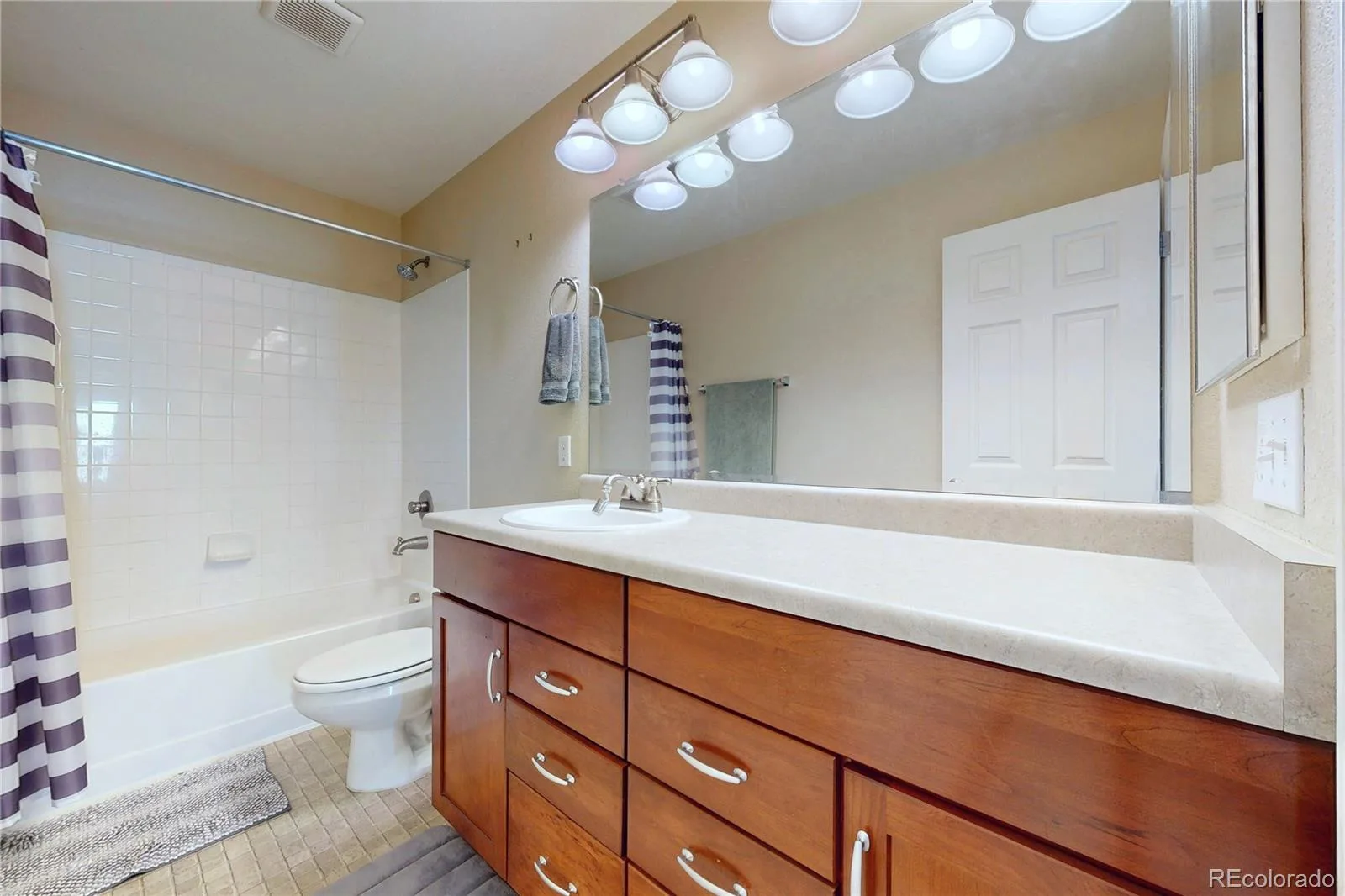 5548 Lewiston Court Denver CO 80239 | MLS #REC4623623 10072026000240 1600 40